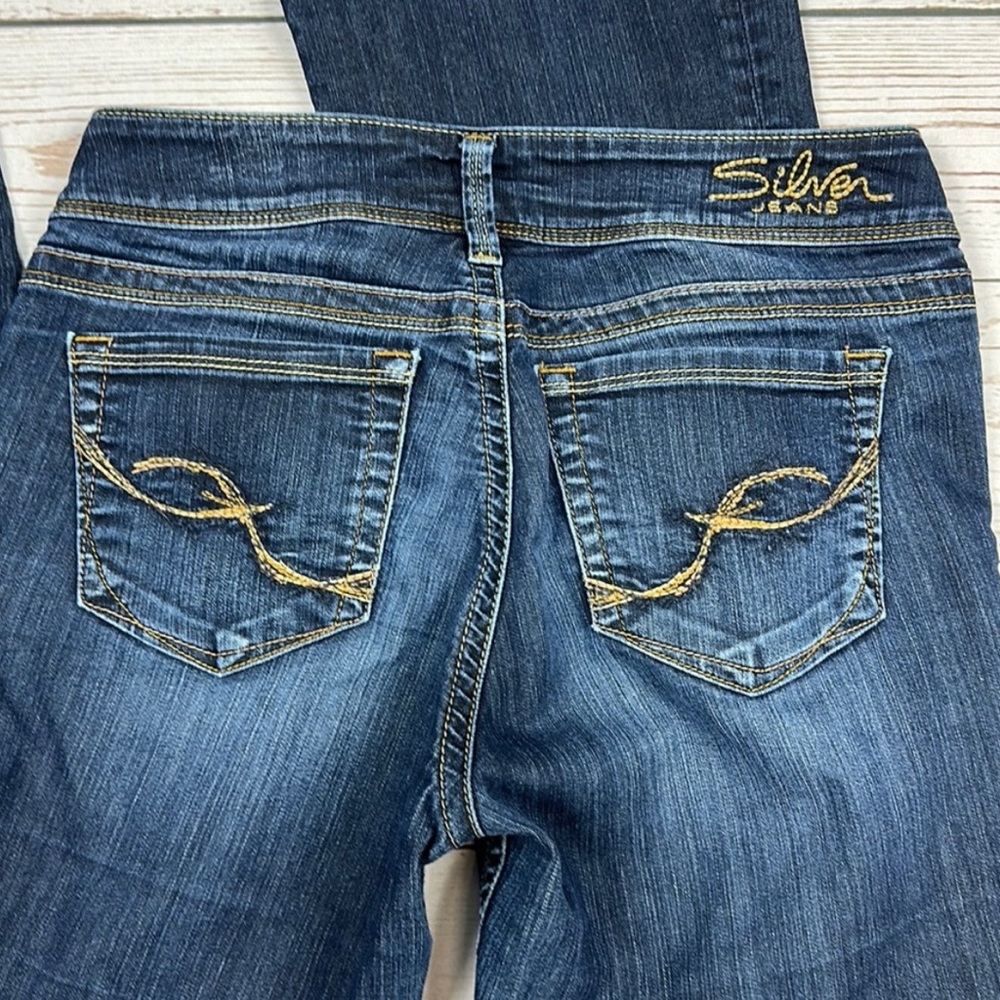 Silver Suki bootcut jeans. 28 inch waist, 8.5” rise, 32” inseam.